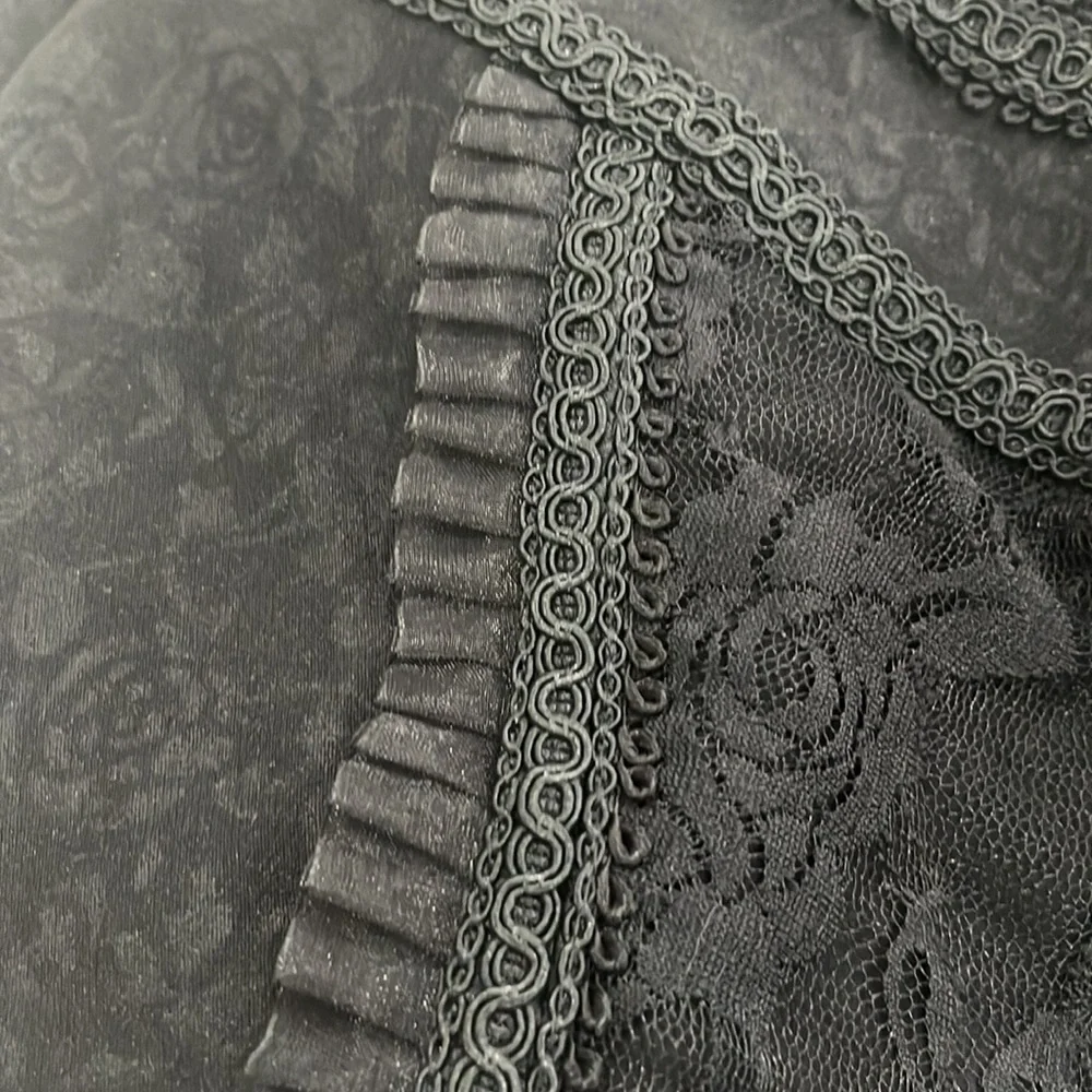 A beautiful gothic Lolita Ruffled Pencil Skirt S - Picture 4 of 11